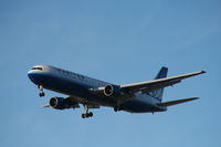 N663UA @ KORD - Boeing 767-300 - by Mark Pasqualino