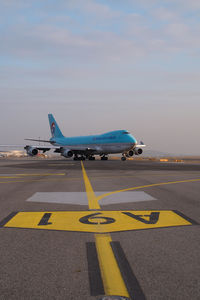 HL7600 @ VIE - Korean Air Boeing 747-400 - by Yakfreak - VAP
