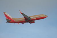 N735SA @ KFLL - Boeing 737-700 - by Mark Pasqualino