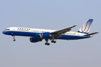 N550UA @ LAX - United Airlines N550UA (FLT UAL207) from Washington Dulles Int'l (KIAD) on short-final to RWY 25L.