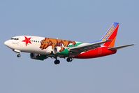 N609SW @ LAX - Southwest Airlines California ONE N609SW (FLT SWA104) from Phoenix Sky Harbor Int'l (KPHX) on short-final to RWY 25L.