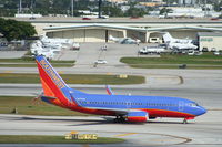 N475WN @ KFLL - Boeing 737-700 - by Mark Pasqualino
