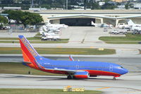 N477WN @ KFLL - Boeing 737-700 - by Mark Pasqualino