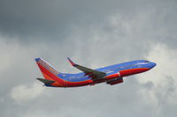 N476WN @ KFLL - Boeing 737-700 - by Mark Pasqualino