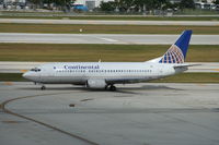 N70330 @ KFLL - Boeing 737-300