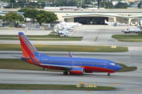 N472WN @ KFLL - Boeing 737-700 - by Mark Pasqualino