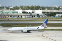 N73299 @ KFLL - Boeing 737-800