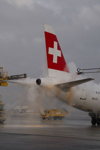 HB-IOK @ VIE - Swiss Airbus A321 - by Yakfreak - VAP