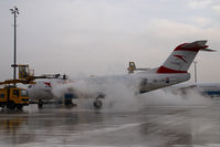 OE-LFR @ VIE - Austrian Arrows Fokker 70 - by Yakfreak - VAP
