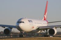 VH-EBC @ YSSY - Qantas A330-200