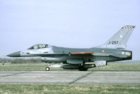 J-257 @ EHLW - After the childish ban from The Hague in 1982 the first colored Frisian band reappeared in 1987. The colors of the Frisian flag were painted on both the ventral fins and the tail fin.