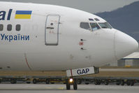 UR-GAP @ SZG - Ukraine International Airlines (WindRose titles) Boeing 737-400 - by Thomas Ramgraber-VAP