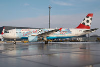 OE-LBU @ VIE - Austrian Airlines Airbus 320 in Euro 2008 colors