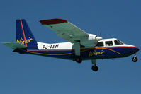 PJ-AIW @ SXM - visitor