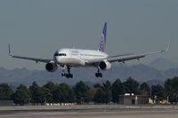 N33132 @ KLAS - Continental Airlines / 1998 Boeing 757-224 - by Brad Campbell