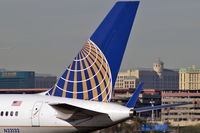N33132 @ KLAS - Continental Airlines / 1998 Boeing 757-224 - by Brad Campbell