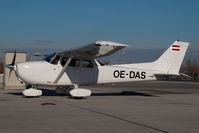 OE-DAS @ VIE - Cessna 172 - by Yakfreak - VAP