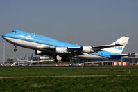 PH-BFT @ AMS - visitor - by Wolfgang Zilske