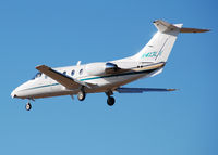 N413LX @ KAPA - Approach to 17L.