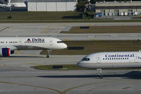 N14118 @ KFLL - Continental Airlines 757-200 - by Andy Graf-VAP