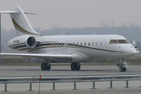 OH-PPS @ VIE - Airfix Aviation Bombardier Globalexpress - by Thomas Ramgraber-VAP