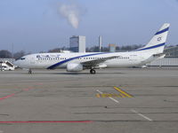 4X-EKB @ LSZH - Resting in the sun - by Alex Smit