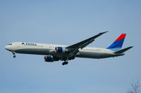 N830MH @ KATL - On final for Runway 26R - by Michael Martin