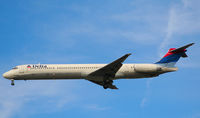 N904DE @ KATL - On final for Runway 26R - by Michael Martin