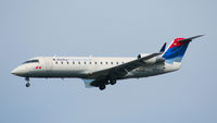 N906EV @ KATL - On final for Runway 26R - by Michael Martin