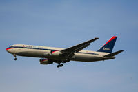 N1201P @ KATL - On final for Runway 26R - by Michael Martin