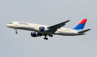 N6712B @ KATL - On final for Runway 26R - by Michael Martin