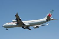 C-FYLG @ CYVR - Air Canada approaching YVR - by Michel Teiten ( www.mablehome.com )
