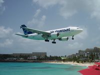 C-GTSH @ SXM - Air Transat