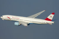 OE-LPB @ VIE - banking against the evening sun - by Gerhard Vysocan - VAP