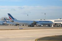 F-GLZR @ LFPG - Air France airbus on the tarmac - by Michel Teiten ( www.mablehome.com )