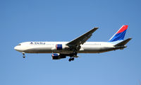 N132DN @ KATL - On final for Runway 26R - by Michael Martin