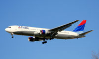 N174DN @ KATL - On final for Runway 26R - by Michael Martin