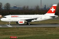 HB-IPV @ DUS - visitor - by Wolfgang Zilske
