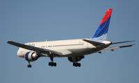 N665DN @ KATL - Short Final for 26R - by Michael Martin