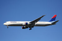 N837MH @ KATL - On final for Runway 26R - by Michael Martin