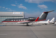 HB-ITF @ VIE - Gulfstream 4