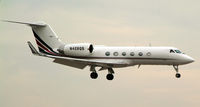N426QS @ FRG - Short Final for 19