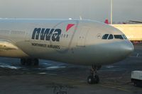 N805NW @ EHAM - Northwest Airlines - by Michel Teiten ( www.mablehome.com )