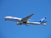 JA8198 @ RJCC - Boeing 777-281/All Nippon Airways/Chitose
