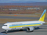 JA8258 @ RJCC - Boeing 767-381/AIR DO/Chitose