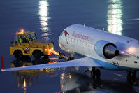 OE-LCI @ VIE - CRJ200LR - night shot - by Juergen Postl