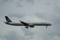 N57868 @ KMCO - Boeing 757-300