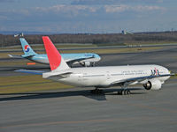 JA8978 @ RJCC - Boeing 777-289/JAL/Chitose