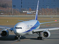 JA702A @ RJCC - Boeing 777-281/All Nippon Airways/Chitose