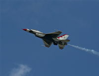 87-0303 @ DAB - Thunderbirds break before landing